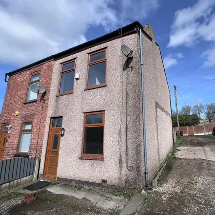 Rent this 3 bed duplex on St. Philip's C of E Primary School in Bolton Old Road, Atherton