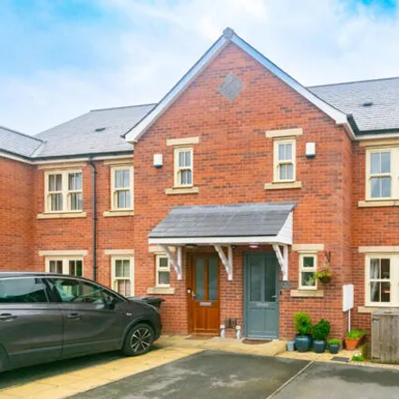 Buy this 3 bed townhouse on Oak Park Terrace in Leeds, LS16 6FH