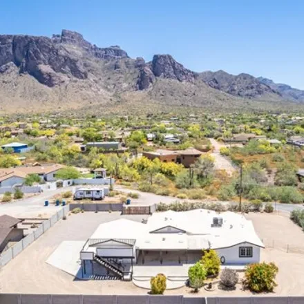 Image 1 - 1550 North Sixshooter Road, Apache Junction, AZ 85119, USA - House for sale