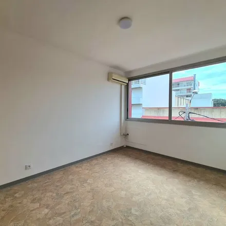Rent this 2 bed apartment on 6 Rue Félix Poulat in 38000 Grenoble, France