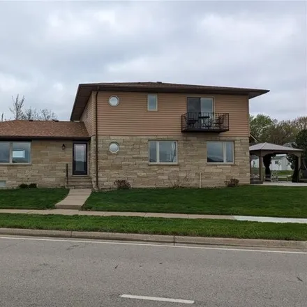 Buy this 4 bed house on 589 South Lakeshore Drive in Lake City, MN 55041