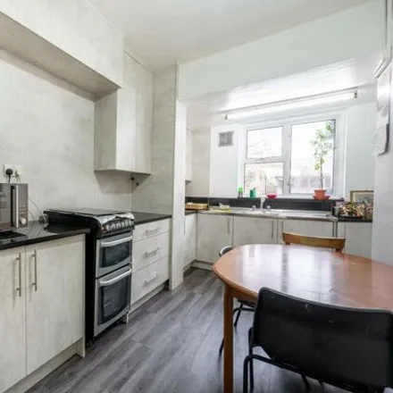 Image 3 - Cholmondeley Avenue, London, NW10 5XP, United Kingdom - Duplex for sale