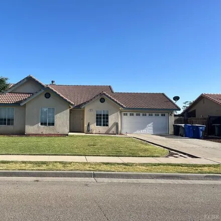 Buy this 3 bed house on 989 Boxwood Lane in Lemoore, CA 93245