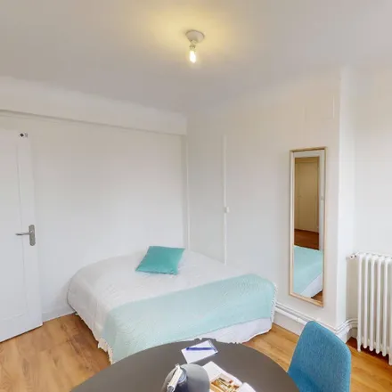 Rent this 4 bed room on 148 Rue de Saussure