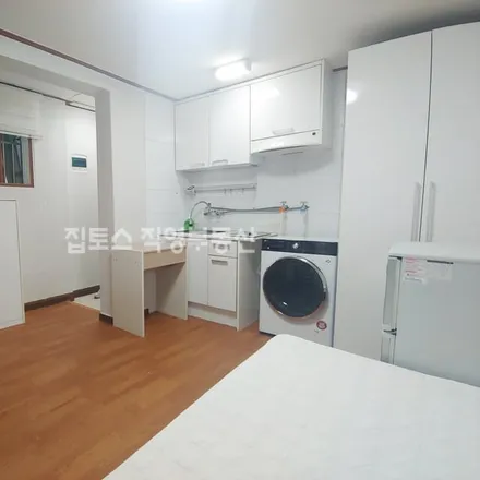 Rent this studio apartment on 서울특별시 서대문구 창천동 5-76