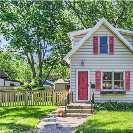 Buy this 2 bed house on 1732 Field Avenue in Saint Paul, MN 55116