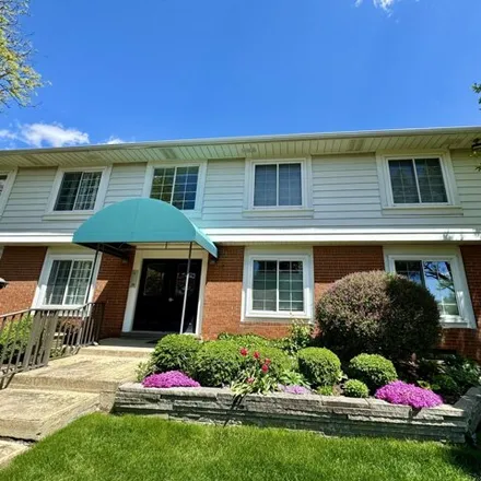 Buy this 2 bed condo on 2416 Mulberry Square in Bloomfield Township, MI 48302