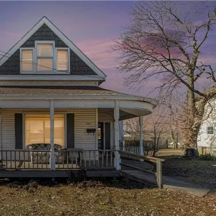 Buy this studio house on 321 West Franklin Street in Richmond, MO 64085