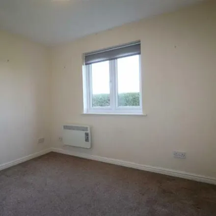 Image 7 - St Alban's Catholic Primary School, Priory Lane, Macclesfield, SK10 3HJ, United Kingdom - Apartment for rent