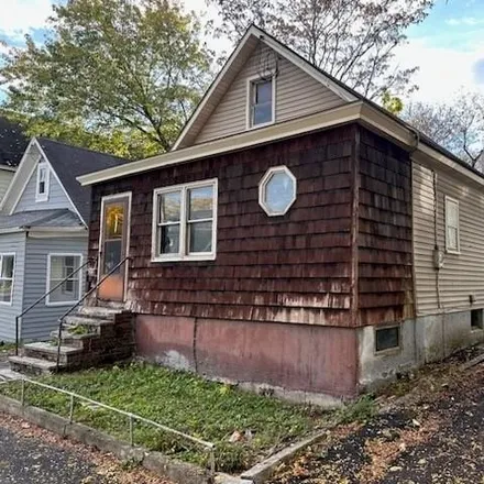 Buy this 3 bed house on 335 Elm Street in City of Syracuse, NY 13203