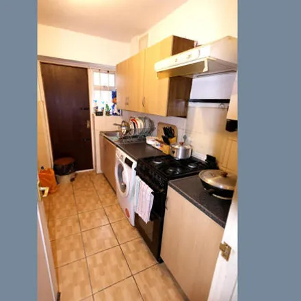 Image 5 - Morley Road, London, RM6 6UX, United Kingdom - Townhouse for sale