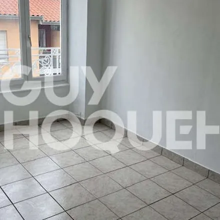 Image 1 - 6 Place Sadi Carnot, 69700 Givors, France - Apartment for rent