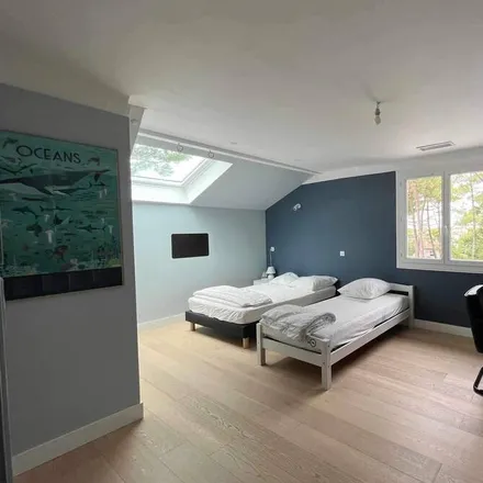 Rent this 4 bed house on Centre d'incendie et de secours de Capbreton in Rue du Hapchot, 40130 Capbreton
