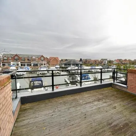 Image 4 - Burton Waters, The Quays, LN1 2XG, United Kingdom - Townhouse for sale