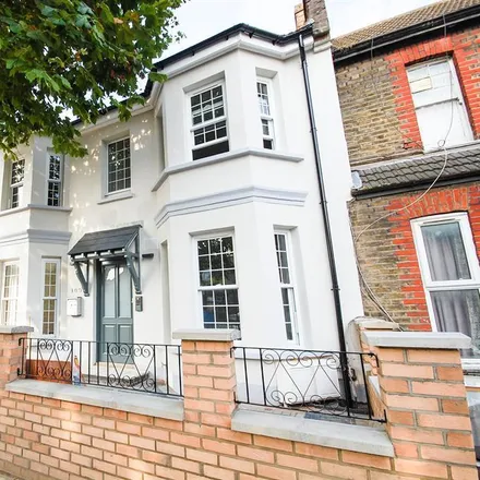 Rent this 2 bed apartment on Avondale Road in London, N15 3SH