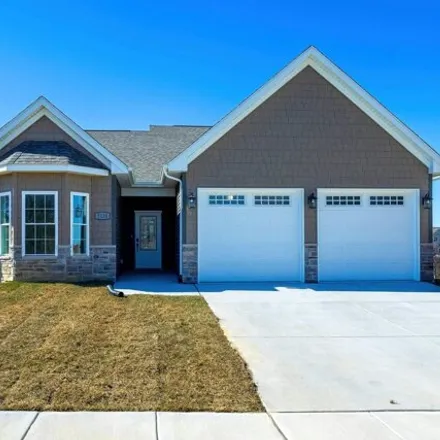 Buy this 3 bed house on 5029 Pandt Drive in Pleasant Valley Township, Bettendorf