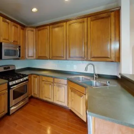 Buy this 3 bed apartment on #601b,4466B Beacon Grove Circle in Fair Lakes, Fairfax