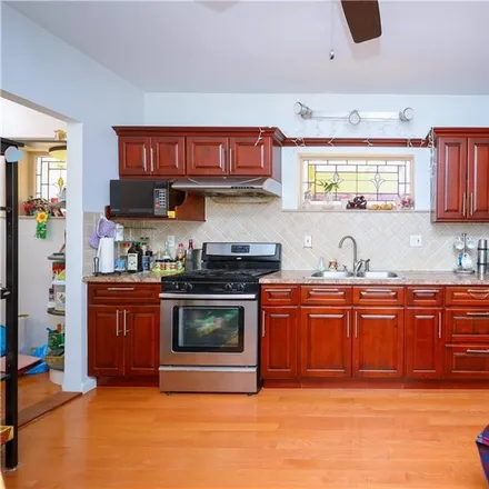 Image 7 - 1351 West 6th Street, New York, NY 11204, USA - House for sale