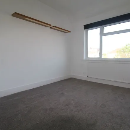 Image 3 - Chigwell Road, London, IG8 8PD, United Kingdom - Apartment for rent