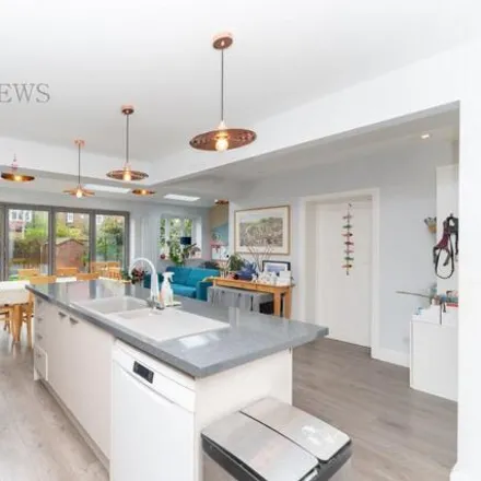 Image 2 - 15A Erlesmere Gardens, London, W13 9TZ, United Kingdom - House for rent