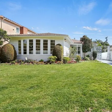 Buy this 2 bed house on 10560 Wellworth Avenue in Los Angeles, CA 90024