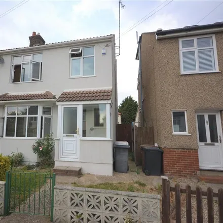 Rent this 3 bed duplex on Coval Avenue in Chelmsford, CM1 1TE