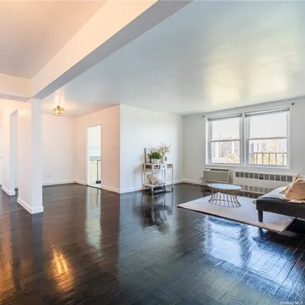 Image 5 - 97-07 67th Avenue, New York, NY 11374, USA - Apartment for sale