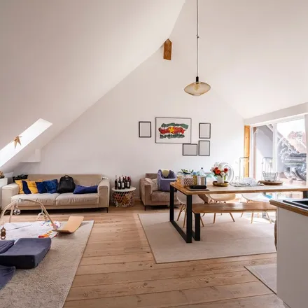Rent this 2 bed apartment on Eline Pringels in De Coninckplein 9, 10