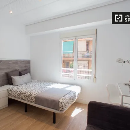 Rent this 5 bed room on Carrer del Duc de Gaeta in 10, 46022 Valencia