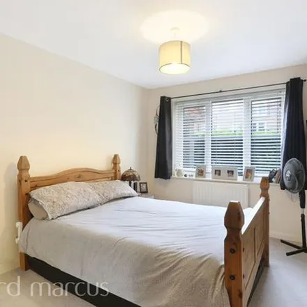 Image 3 - Overton Road, London, SM2 6RD, United Kingdom - Apartment for rent