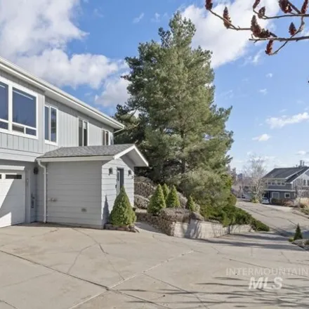 Image 2 - 2201 North Hillway Drive, Boise, ID 83702, USA - House for sale