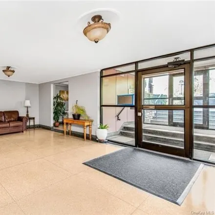 Image 4 - 530 East 235th Street, New York, NY 10470, USA - Apartment for sale
