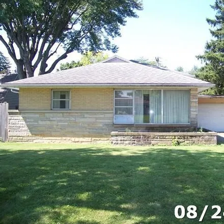 Buy this 3 bed house on 633 Vernon Heights Boulevard in Marion, OH 43302