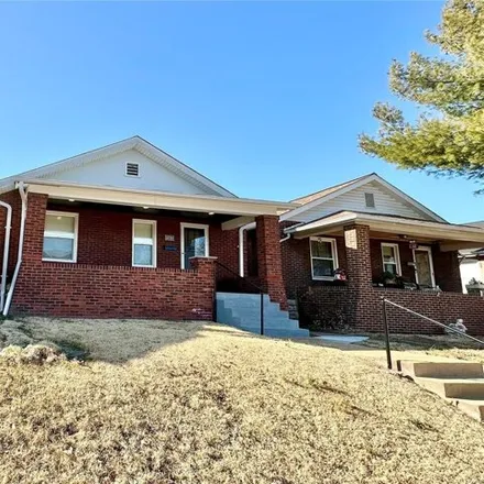 Buy this 2 bed house on 3717 Oak Hill Avenue in St. Louis, MO 63116