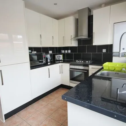 Image 5 - Clifton Road, Leicester, LE2 8AA, United Kingdom - Townhouse for rent
