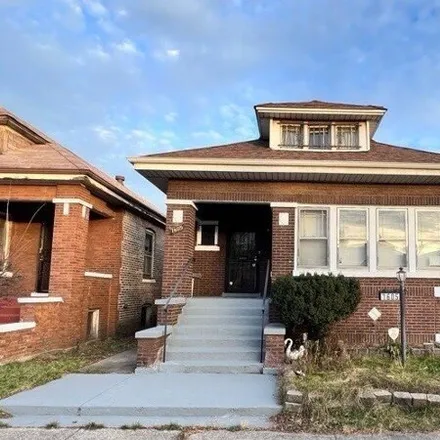 Buy this 3 bed house on 7605 South Aberdeen Street in Chicago, IL 60620