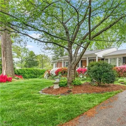 Image 3 - 3429 Fern Place, Greensboro, NC 27408, USA - House for sale