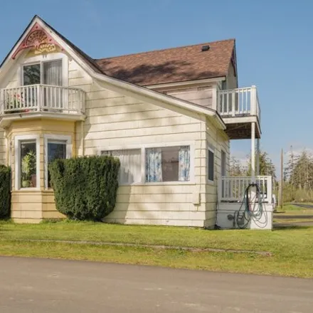 Buy this 3 bed house on 523 Jetty Street in Hammond, Clatsop County