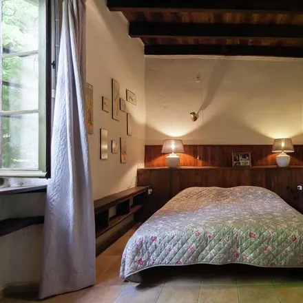 Rent this 1 bed townhouse on Les Eyzies de Tayac Sireuil in Avenue de la Préhistoire, 24620 Les Eyzies
