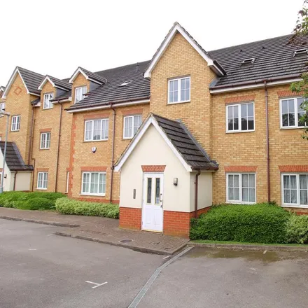Rent this 2 bed apartment on The Wickets in Luton, LU2 7LA