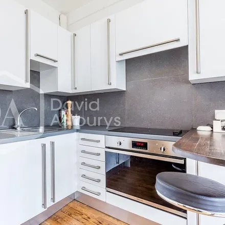 Image 4 - Maynard Arms, Lynton Road, London, N8 8JQ, United Kingdom - Apartment for rent