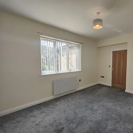 Image 6 - Greenfield Crescent, Kirkburton, WF4 4WA, United Kingdom - Apartment for rent