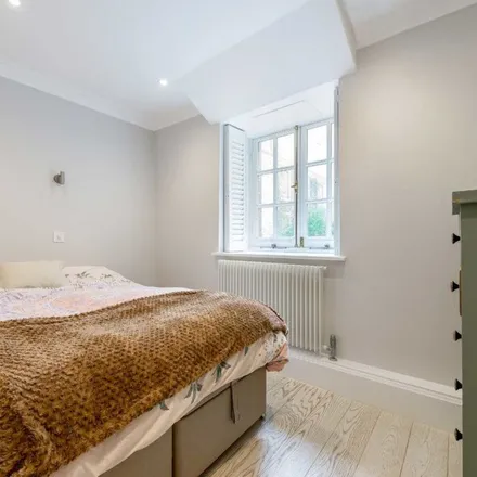Rent this 3 bed apartment on 1a Children's Centre in Laystall Street, London