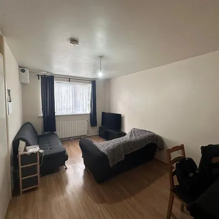 Image 2 - Gurney Close, London, IG11 8LD, United Kingdom - Apartment for rent