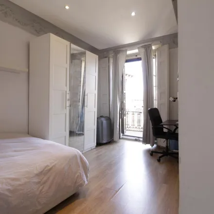 Rent this 6 bed room on Calle Mayor in 40, 28013 Madrid