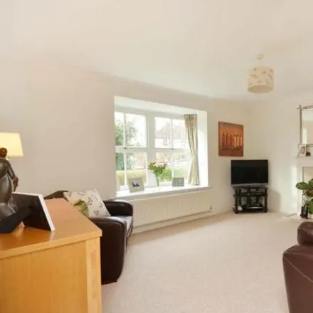 Image 2 - 5 Scholars Walk, Guildford, GU2 7TR, United Kingdom - House for rent