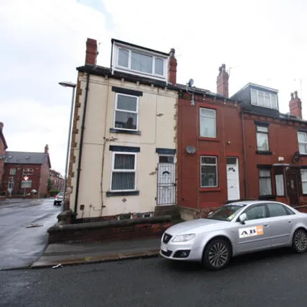 Rent this 4 bed townhouse on Woodview Road in Leeds, LS11 7DS