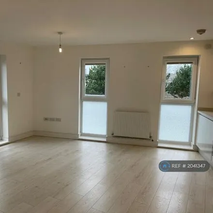 Rent this 3 bed apartment on 217 Radcliffe Road in Southampton, SO14 0PR