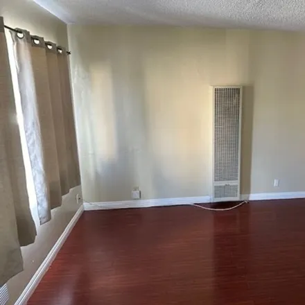 Image 6 - 2715 South Cloverdale Avenue, Los Angeles, CA 90016, USA - Apartment for rent