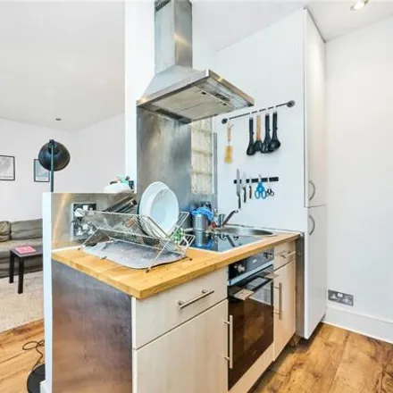 Image 4 - Landor Road, Stockwell Park, London, SW9 9JA, United Kingdom - Apartment for sale